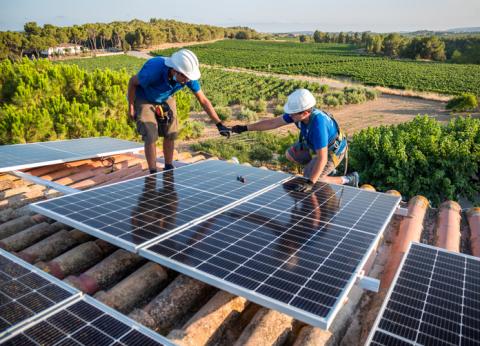 d&eacute;couvrez les d&eacute;marches essentielles pour installer des panneaux photovolta&iuml;ques. suivez notre guide complet pour comprendre les &eacute;tapes administratives, techniques et financi&egrave;res afin de profiter d