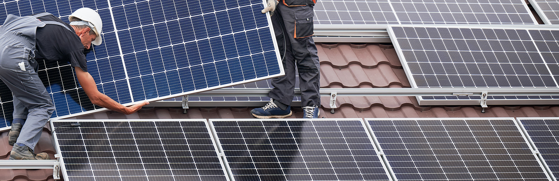 découvrez comment installer des panneaux solaires efficacement avec notre guide complet. optimisez votre consommation d'énergie et contribuez à la protection de l'environnement grâce à des installations simples et économiques.
