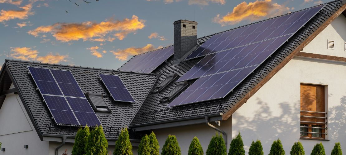 d&eacute;couvrez notre guide complet pour installer des panneaux solaires chez vous. apprenez les &eacute;tapes essentielles, les avantages &eacute;cologiques et &eacute;conomiques, ainsi que les conseils d