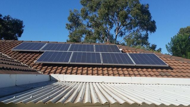 d&eacute;couvrez comment installer vous-m&ecirc;me des panneaux solaires et profitez d