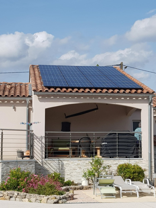 d&eacute;couvrez les panneaux photovolta&iuml;ques, une solution durable pour produire votre propre &eacute;lectricit&eacute;. profitez d